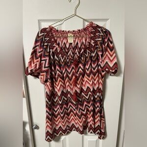 Chic Zigzag Patterned Blouse in Red and Pink